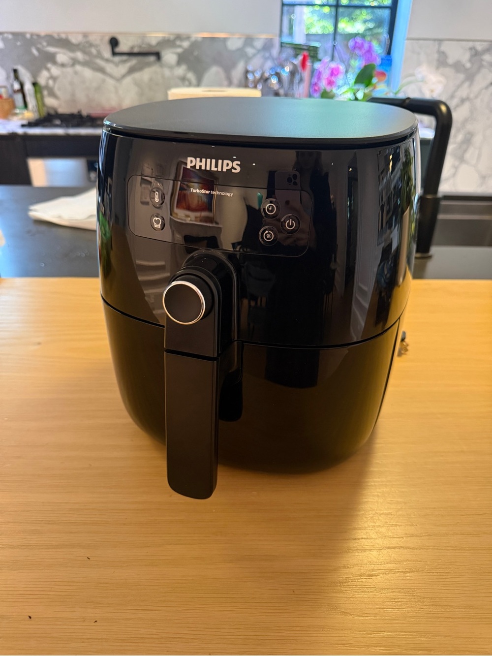 Philips Black Digital Air Fryer with Easy-Use Controls (used ONCE ONLY! 🚩)